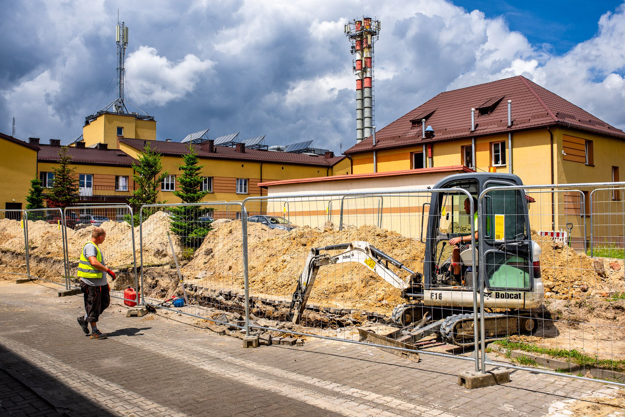 Fotorelacja z rozpoczęcia robót budowlanych dotyczących inwestycji - Budowy budynku szpitalnego d...